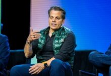 سكاراموتشي من سكاي بريدج يشترى البيتكوين عند الانخفاض ويصف ترامب برئيس التشفير