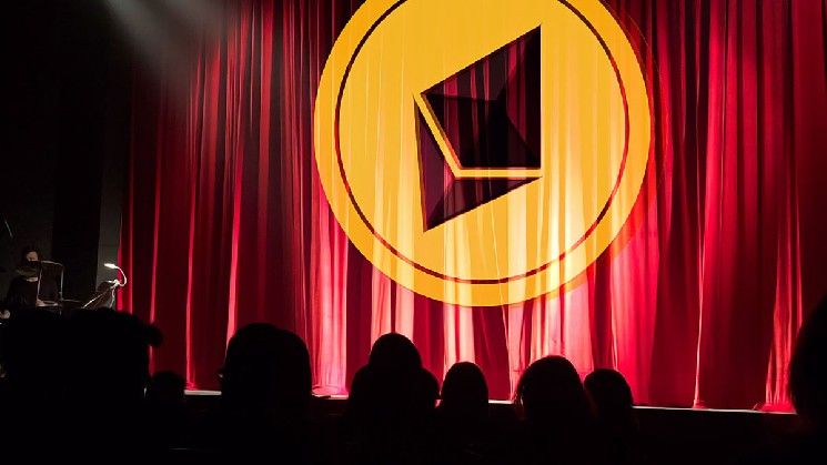 إيثيريوم يواجه صعوبة تحت مستويات سعرية حرجة مع استعداد الخيارات لتقلبات حادة