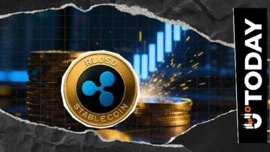 عملة RLUSD تحافظ على سعرها عند 1 دولار مع عرض متداول بقيمة 1.56 مليار دولار