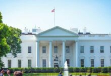 البيت الأبيض يستضيف اجتماعه الثاني حول العملات المستقرة مع البنوك ومجموعات التشفير غدًا