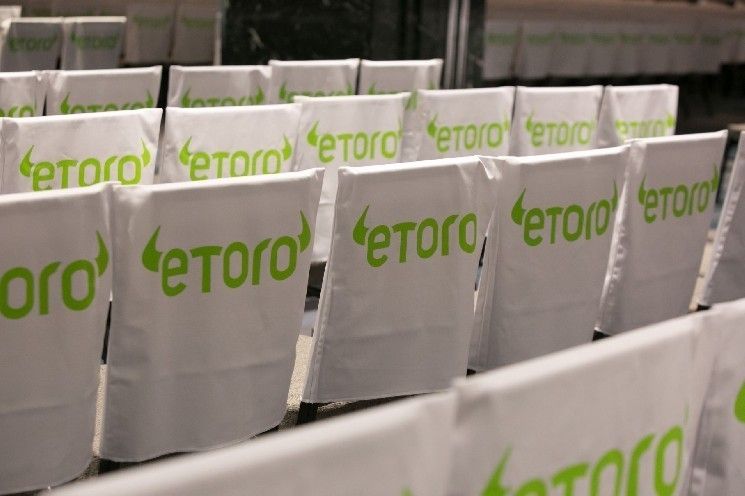 منصة eToro تقفز 14% بعد تحقيق أرباح قياسية في الربع الرابع رغم انخفاض إيرادات العملات الرقمية