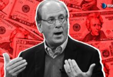 هل قال لاري فينك رئيس بلاكروك إن الدولار سيتعرض للتخلي عنه؟