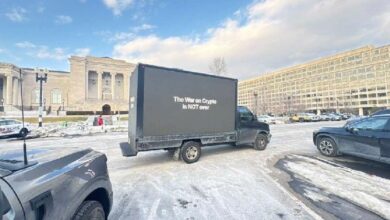 رئيس هيئة الأوراق المالية الأمريكية يتصدر حدثًا برعاية شركة كريبتو في خلاف مع الهيئة