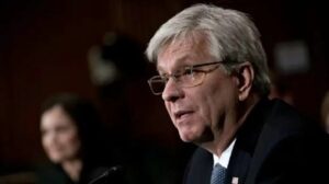 عضو مجلس الاحتياطي الفيدرالي كريستوفر والر يوضح أسباب تغيير رأيه بشأن خفض أسعار الفائدة