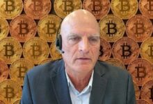 محلل بلومبيرج مايك ماكجلون: فقاعة العملات الرقمية انفجرت والذهب والفضة أصبحا أصولاً عالية المخاطرة