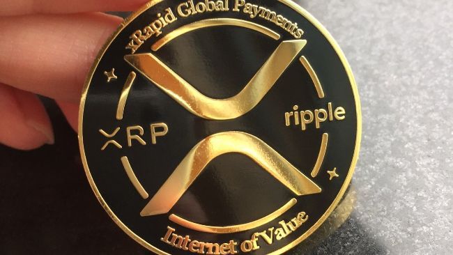 إشارات صعودية لـ XRP مع بداية الأسبوع الجديد، لكن هذا المستوى يشكل عائقاً