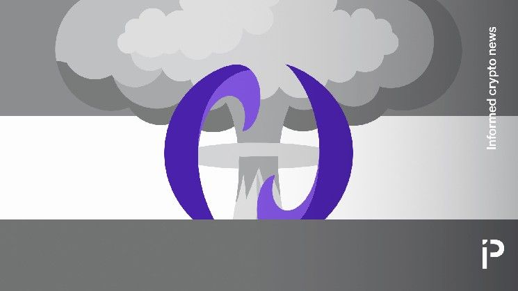 مستخدمو نوبيتكس يهرعون للخروج بعد أن أسقطت الضربات الجوية على طهران العملة الإيرانية