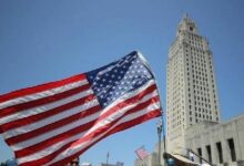 بينما ينتظر الجميع قانون الوضوح.. إعلان حظر يهز عالم العملات الرقمية في الولايات المتحدة