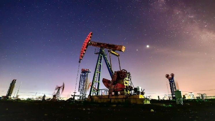 عقود النفط المستقبلية تقفز 20% فوق 110 دولارات مع هبوط الأسهم الآسيوية بسبب مخاوف الحرب، والبيتكوين مستقر قرب 67 ألف دولار