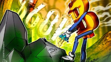 بتكوين يعاود الصعود إلى 68 ألف دولار عقب وفاة المرشد الأعلى الإيراني