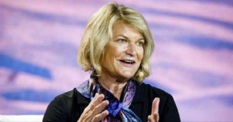 سيناتور لوميس: فتح حساب رئيسي لكراكن يُمهد لاعتماد البيتكوين في البنوك