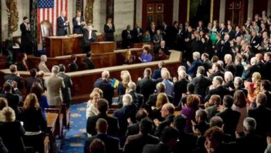 هذا السياسي الأمريكي يتخلص فجأة من أسهم رئيسية في الذكاء الاصطناعي