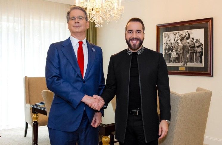 بيسنت يلتقي بوكيلي لمناقشة مستقبل العملات الرقمية