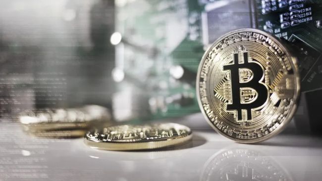 البيتكوين يثبت قرب نطاق دعم حاسم.. 77 ألف دولار مفتاح الخطوة القادمة