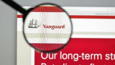 فانجارد تعلن عن تقسيم أسهم مجموعة من أكبر صناديقها الاستثمارية المتداولة (ETFs)