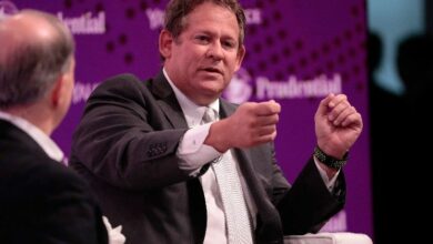 أبرز خبراء وول ستريت يتوقعون تحولًا نحو الذكاء الاصطناعي بينما يبحث البيتكوين عن دور في دورة السوق الجديدة