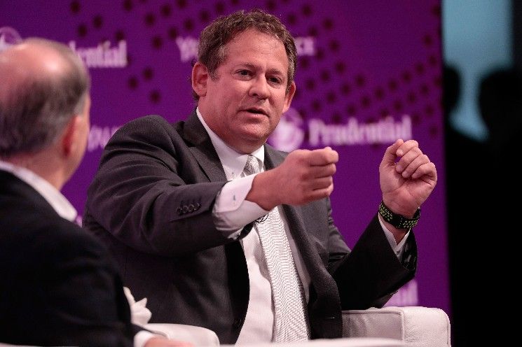 أبرز خبراء وول ستريت يتوقعون تحولًا نحو الذكاء الاصطناعي بينما يبحث البيتكوين عن دور في دورة السوق الجديدة