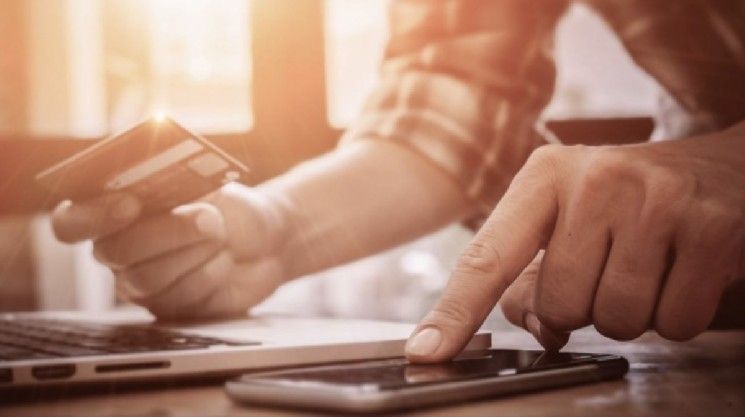 شركة بطاقات ائتمان شهيرة تشتري بيتزا باستخدام العملات الرقمية