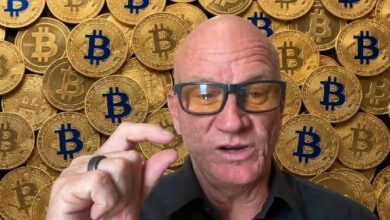 محلل توقع صعود الذهب الكبير يفسر مخطط البيتكوين مقابل الذهب: ويكشف توقعاته – "ليس BTC، بل عملتان بديلتان…"