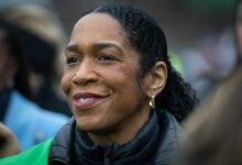 ستراتون يفوز بانتخابات التمهيدية لمجلس الشيوخ في إلينوي متفوقًا على كريشنموورثي المدعوم من قطاع العملات الرقمية