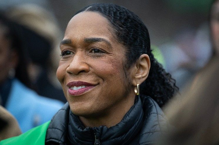 ستراتون يفوز بانتخابات التمهيدية لمجلس الشيوخ في إلينوي متفوقًا على كريشنموورثي المدعوم من قطاع العملات الرقمية