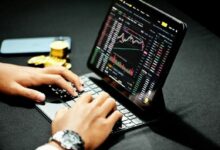 بيتكوين تنزلق نحو 75,000 دولار، ETH وSOL وXRP تهبط مع ارتفاع النفط لأعلى مستوى في 4 سنوات