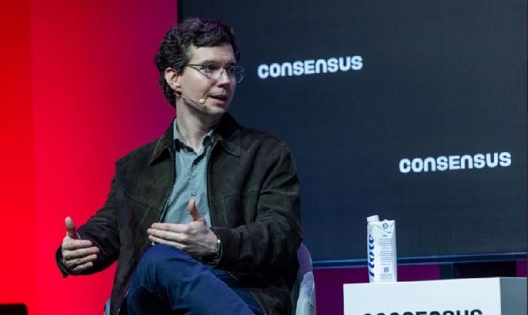 لماذا يستخدم هذا المدير السابق في سولانا حيلة وول ستريت لتحقيق العدالة في التمويل اللامركزي (DeFi)؟