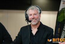 طموح إستراتيجي (MSTR) في البيتكوين يعيد تشكيل التمويل المؤسسي.. والباقون يتخلفون عن الركب