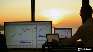 البيتكوين مستقر رغم صعود مؤشر S&P 500 لمستوى قياسي.. لكن سوق الخيارات لا يصدق "صفقة السلام"