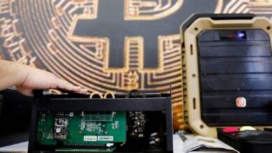 عُمال مناجم البيتكوين الكبار يغرقون السوق بالعملة الرقمية للحفاظ على السيولة وسط ارتفاع التكاليف