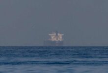 انخفاض البيتكوين إلى 76 ألف دولار مجددًا مع تقارير عن إغلاق إيران لمضيق هرمز