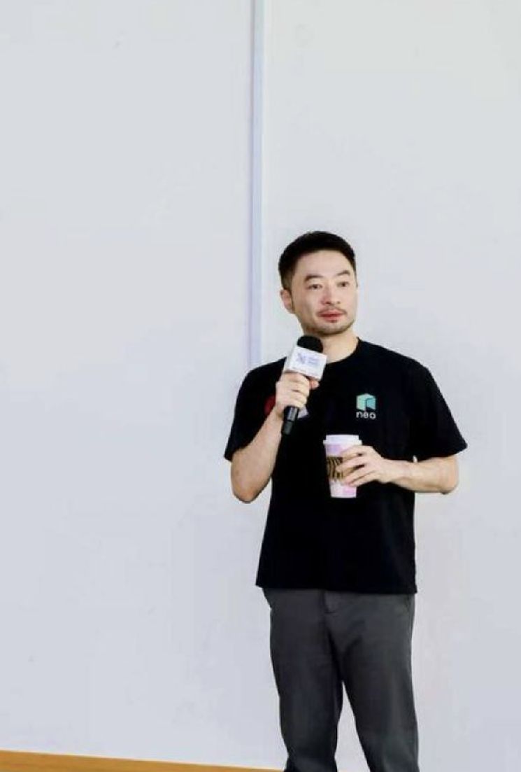 مؤسس نيو يكشف عن إعادة توزيع رائدة للرموز المميزة وإصلاح شامل للهيئة المؤسسة