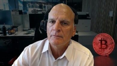 محلل بلومبيرج ماكلون، الذي توقع وصول البيتكوين إلى 10 آلاف دولار: "قد يستقر تحت ظروف معينة"