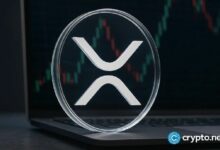 هل سيخترق سعر XRP المثلث المتناظر أم ينزلق مع تحول مؤشر الماكد على المخطط الرباعي الساعي نحو الهبوط عند القمة؟