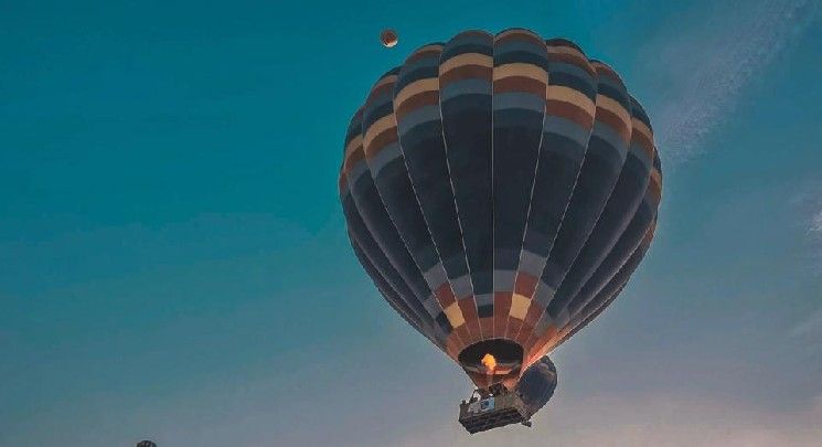 بيتكوين يصعد إلى 77,000 دولار قبل قرار الفيدرالي وسط استعدادات ترامب لحصار طويل في هرمز