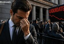 متداولو البيتكوين يتخلصون من 1,500 دولار في ساعة واحدة مع وصول السعر إلى 76,567 دولارًا وتعمق الخسائر