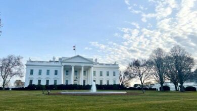 دراسة البيت الأبيض تدعم موقف العملات الرقمية في معركة عوائد العملات المستقرة ضد المصرفيين