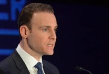 رئيس لجنة تداول السلع الآجلة (CFTC) يكشف لـ"كوين ديسك": الذكاء الاصطناعي سيراجع طلبات تسجيل العملات الرقمية في أمريكا