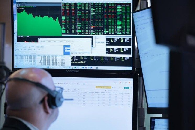 البيتكوين يتجاوز 72 ألف دولار بينما تشهد أسهم "سيركل" و"بوليش" تراجعاً حاداً بعد تخفيض التصنيفات