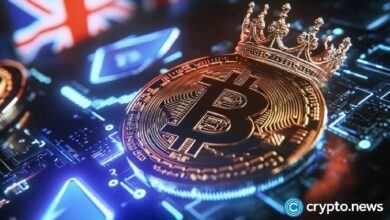 البيتكوين يتجاوز المتوسط المتحرك لمئة يوم مع صعود الاستراتيجية بدفع 77 ألف دولار