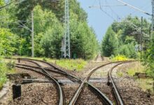 مطور مخضرم يسعى لتقسيم بلوكتشين بيتكوين وإعادة تخصيص عملات ساتوشي.. المجتمع يصفها بـ"السرقة"