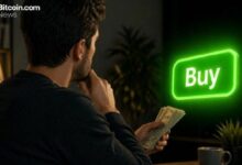 مؤشر استراتيجي بلومبرغ: انخفاض 50% قد يجعله وقتًا مثاليًا لشراء العملات الرقمية