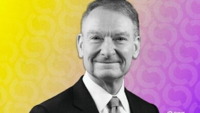 مسؤولو هيئة الأوراق المالية الأمريكية يدفعون بطموحات العملات الرقمية في أول حلقة بودكاست