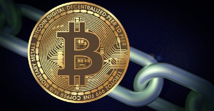 هل تؤدي أسعار النفط المتصاعدة إلى صعود أم هبوط في سعر البيتكوين؟
