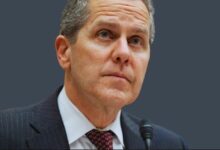 محافظ الاحتياطي الفيدرالي يحذر: العملات المستقرة قد تُحدث فوضى رغم القانون الجديد