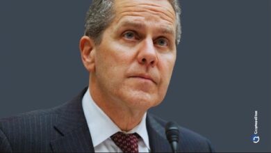 محافظ الاحتياطي الفيدرالي يحذر: العملات المستقرة قد تُحدث فوضى رغم القانون الجديد