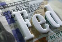 مسؤول رفيع في الاحتياطي الفيدرالي يتحدث عن خفض أسعار الفائدة! ويوضح سيناريوهين محتملين لسياسة البنك المركزي الأمريكي