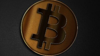 صراع البيتكوين عند مستويات حاسمة: هل يصمد عند 70 ألف دولار أم يبدأ انخفاضًا جديدًا؟