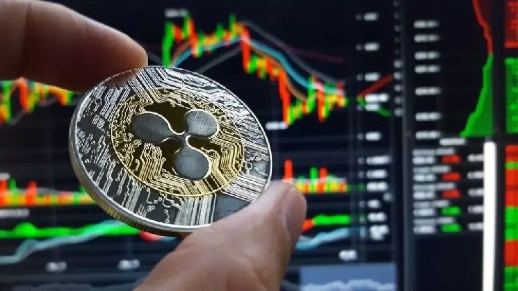 عملة XRP تتطلع إلى 10 دولارات مع تكديس الحيتان استعدادًا لإعادة اختبار اختراق 8 سنوات