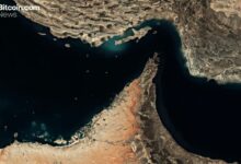 البحرية الأمريكية تدخل مضيق هرمز لإزالة الألغام الإيرانية وبيتكوين تهبط 2.5%